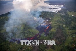 Hawaii: Núi lửa Kilauea phun cột tro bụi 9.000m, người dân náo loạn đi trú ấn 